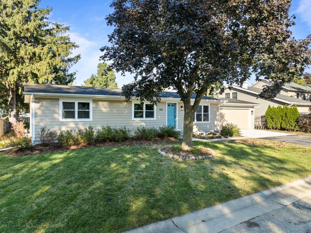 1018 Bonnie Brae Ln - Photo 3 of 34