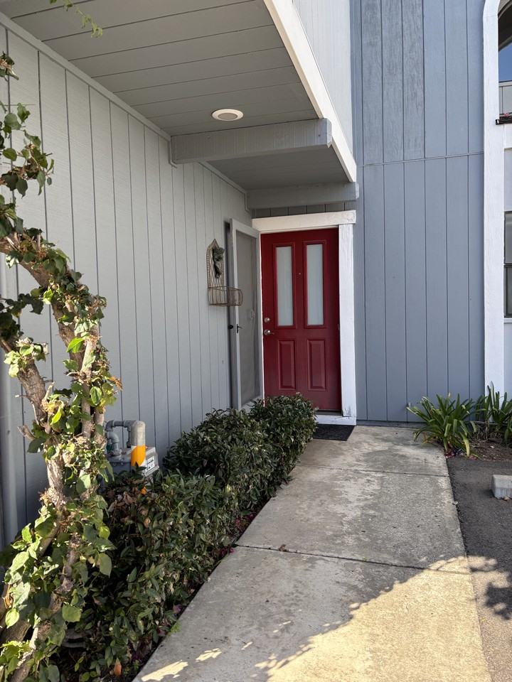 2953 Leotar Circle 2953 - Photo 2 of 32