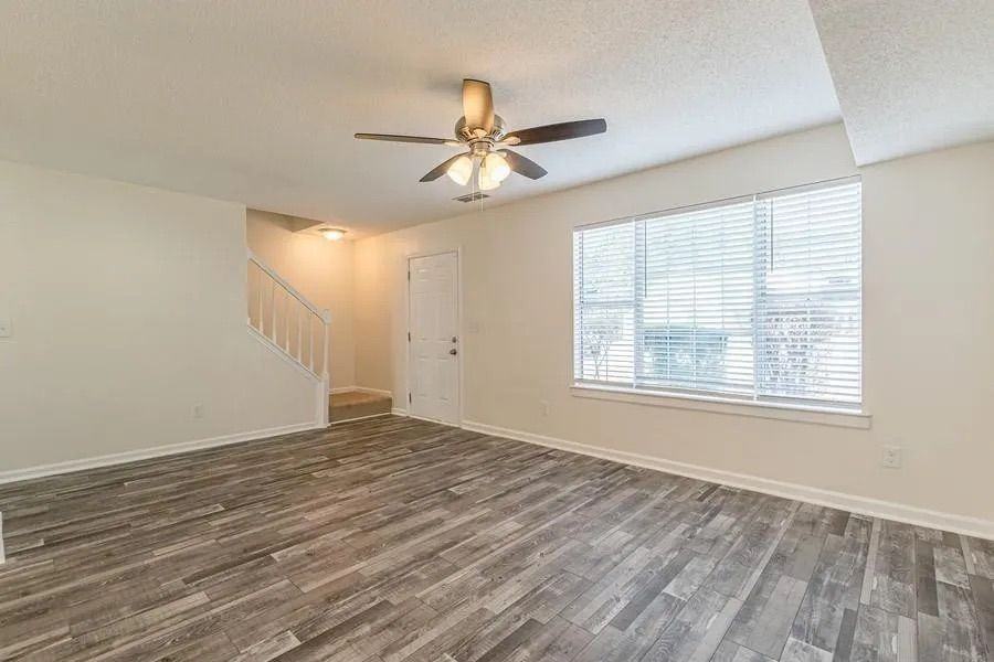 5545 Northcut Dr - Photo 5 of 11