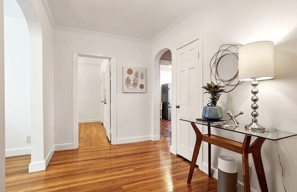 60 Sutherland Rd #1 - Photo 6 of 19