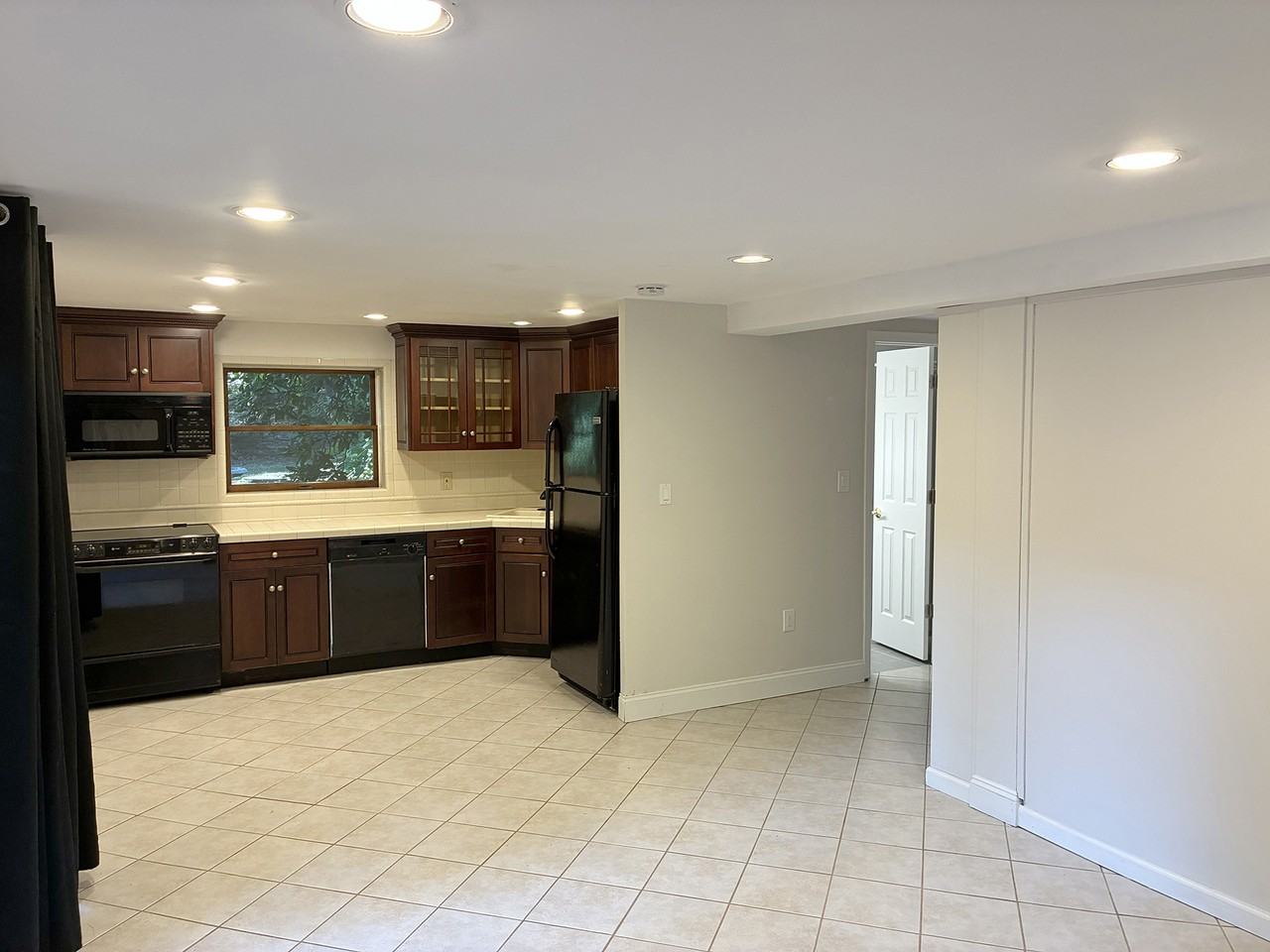 6 Charleston Dr #1 - Photo 3 of 8