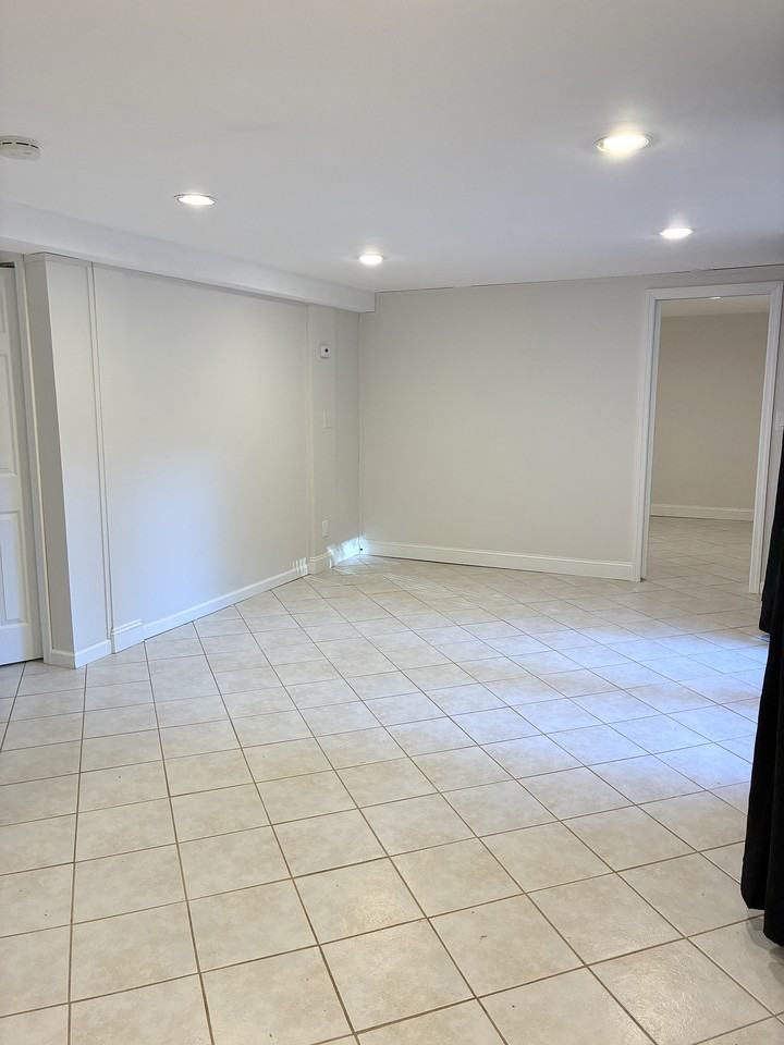 6 Charleston Dr #1 - Photo 5 of 8