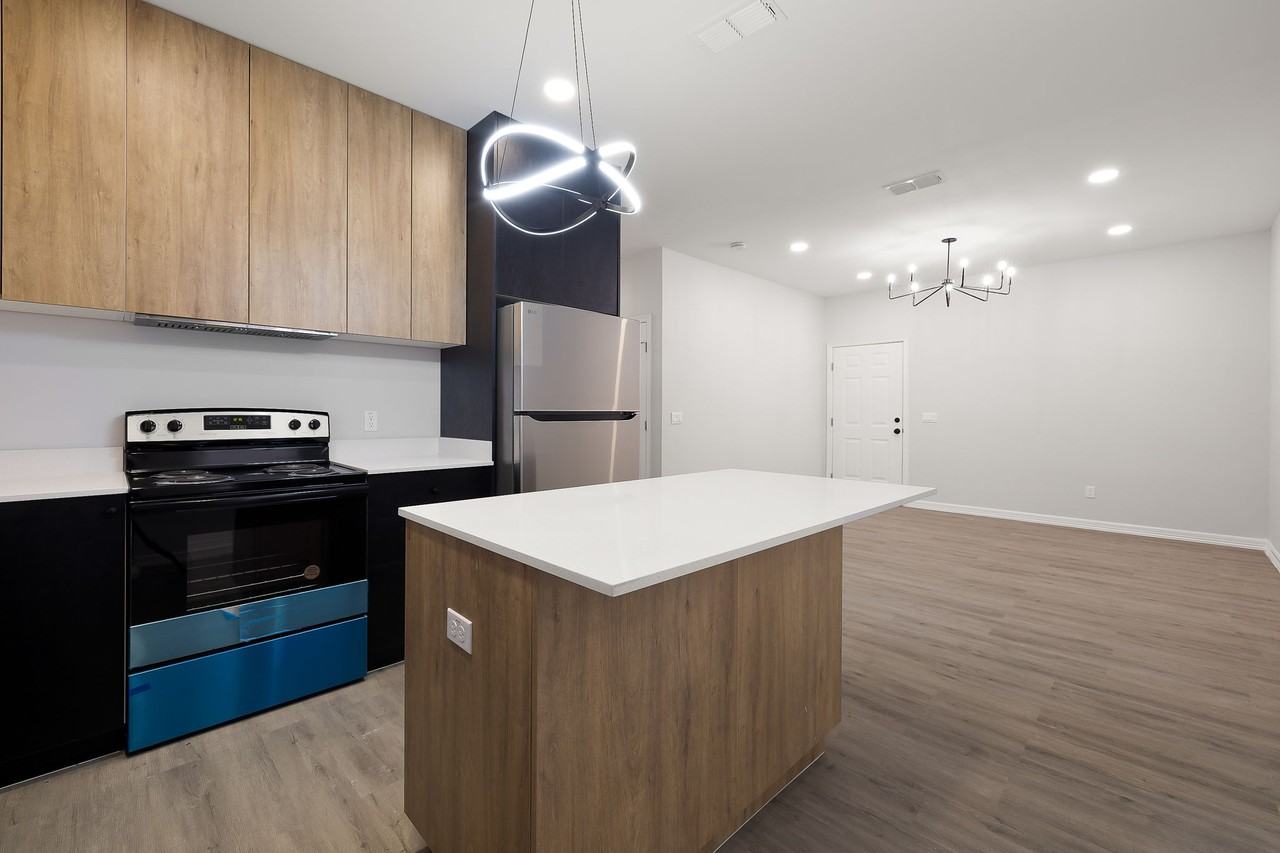 4504 Larkspur Ave #3 - Photo 3 of 14