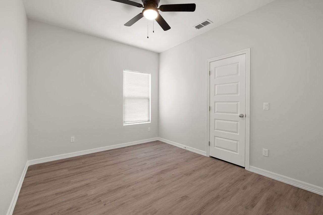 4504 Larkspur Ave #3 - Photo 4 of 14