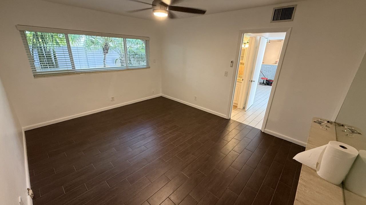 2733 Middle River Dr #4 - Photo 7 of 8