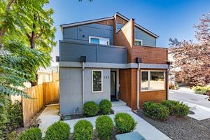 featured image of 249 E 36th St #TH