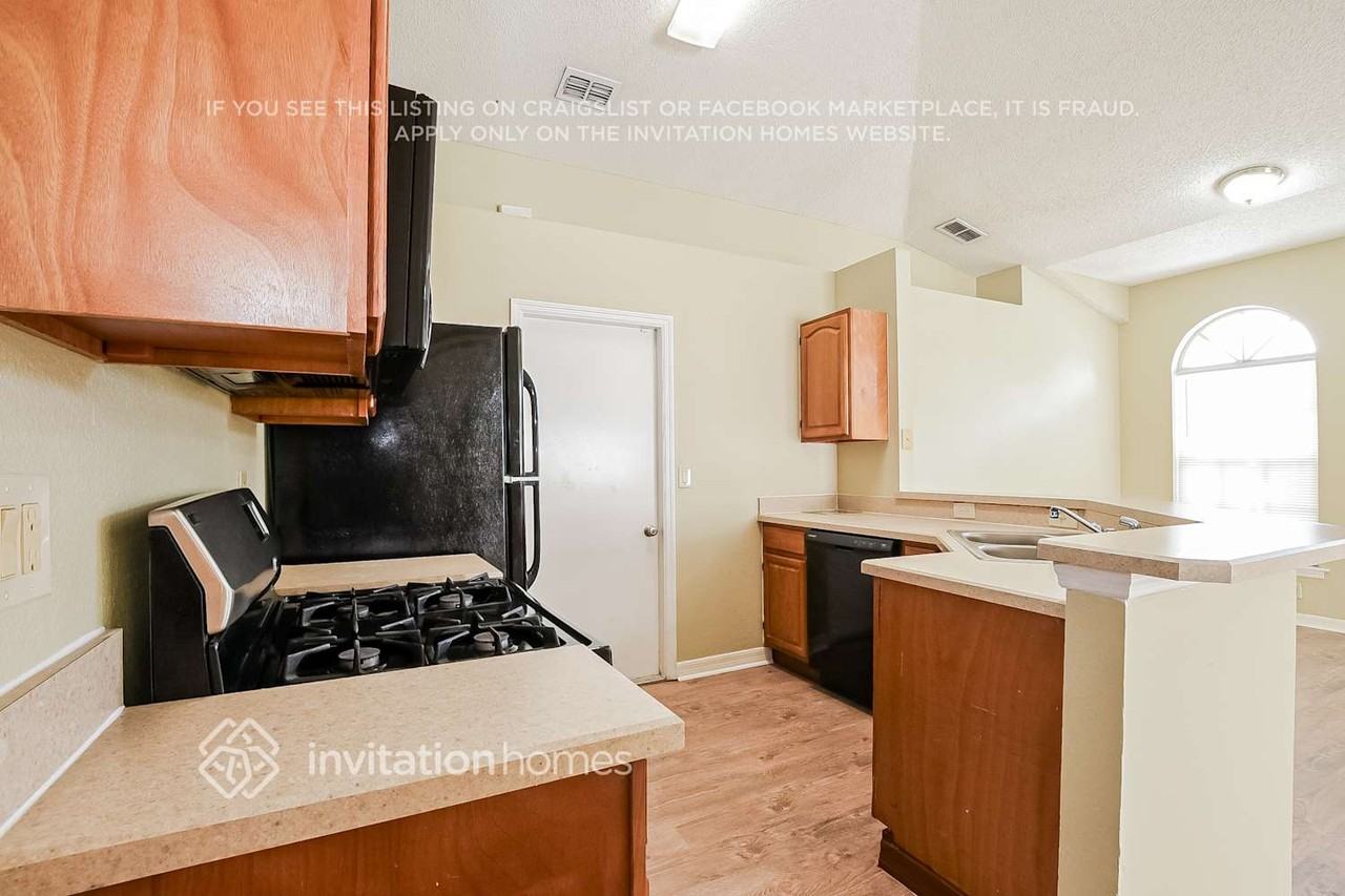 7641 Pine Nest Ct - Photo 7 of 17