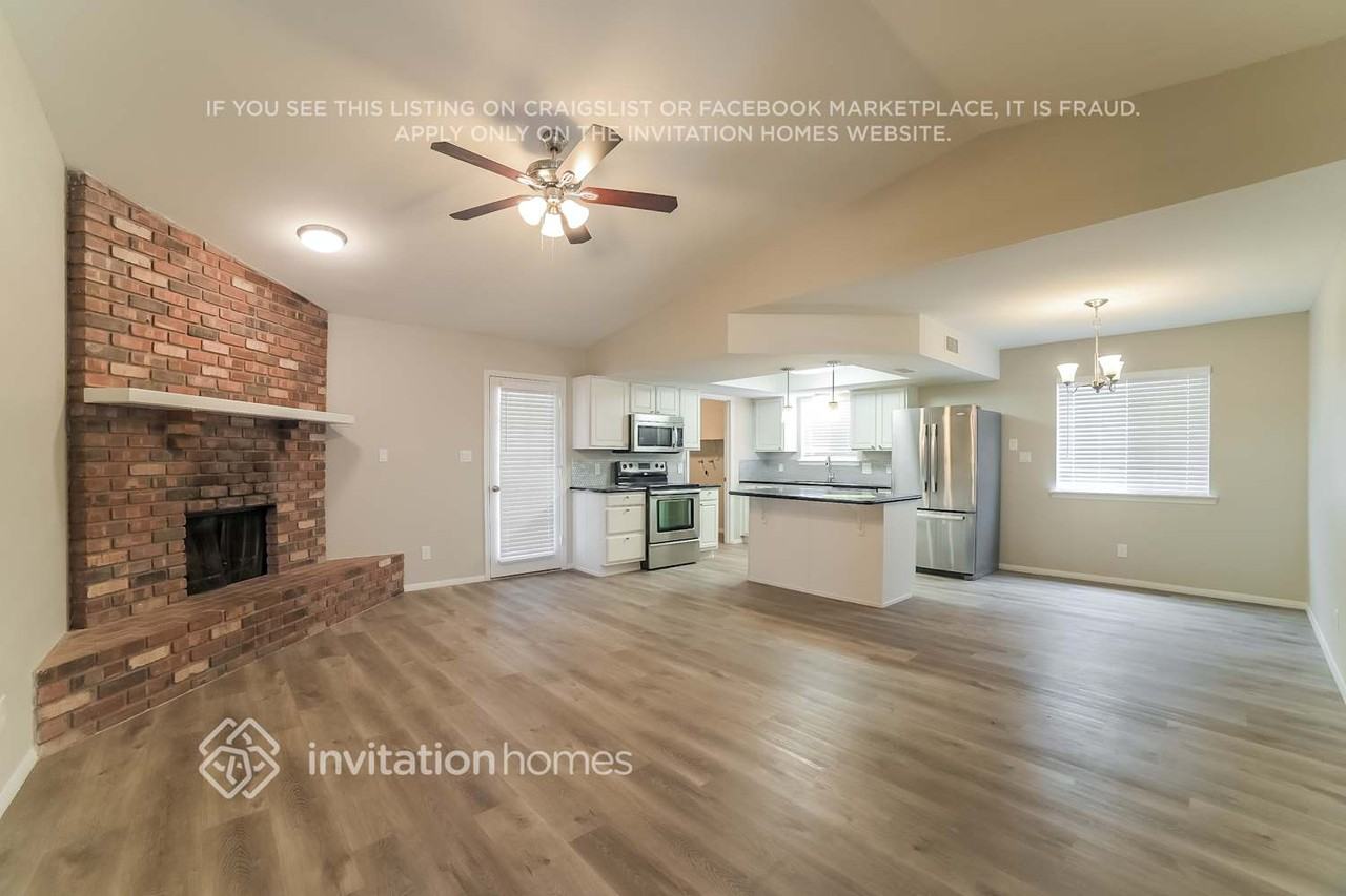 2913 East Dolphin Avenue - Photo 4 of 15