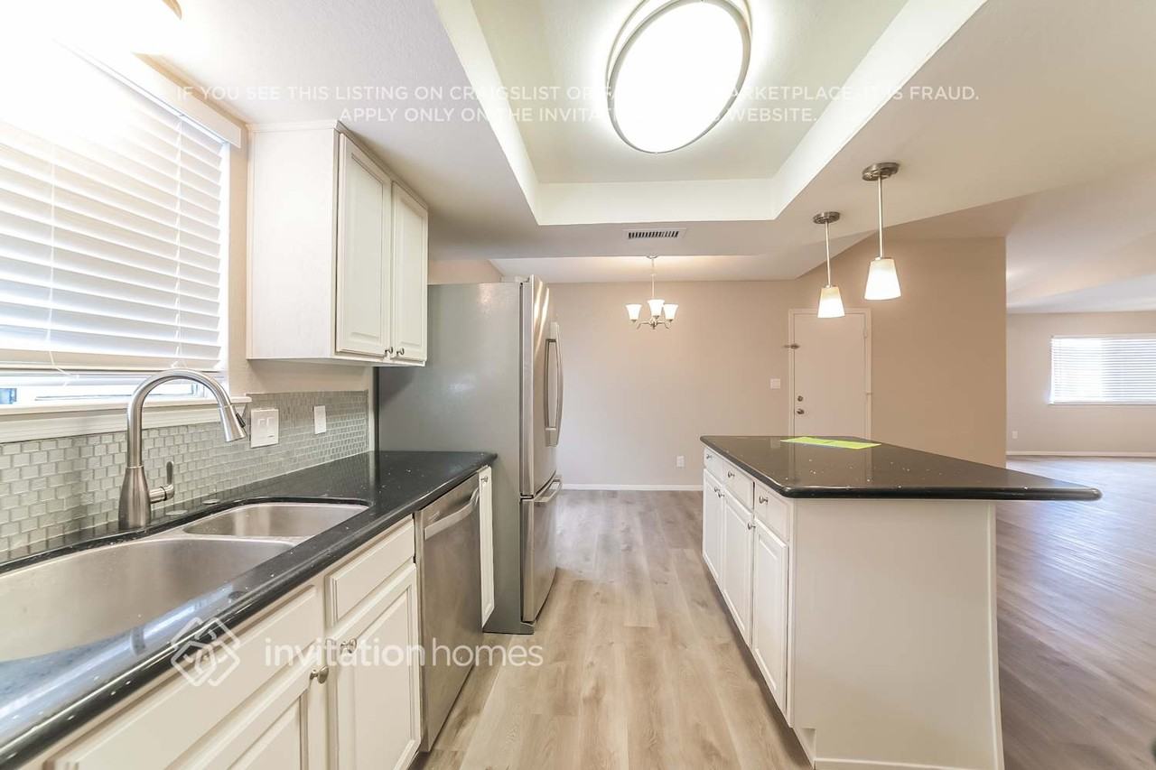 2913 East Dolphin Avenue - Photo 7 of 15