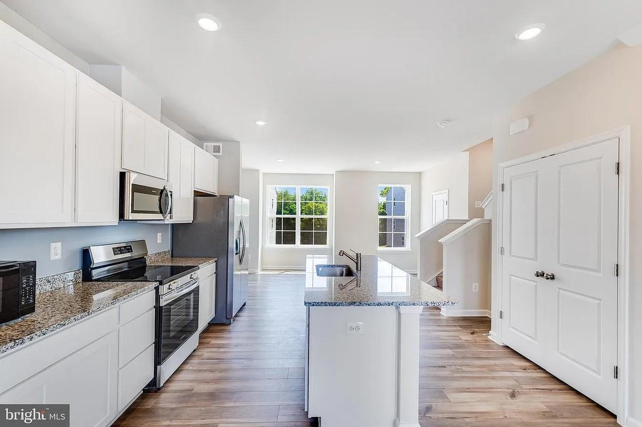 1257 Cedar Valley Rd - Photo 2 of 11