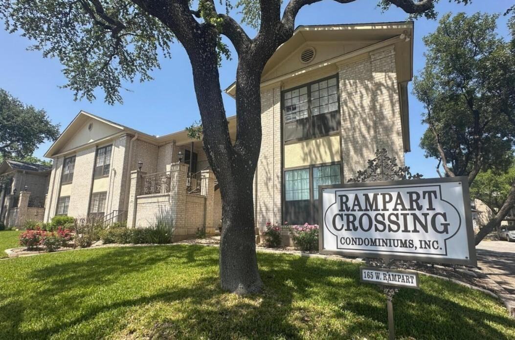 165 W Rampart Dr