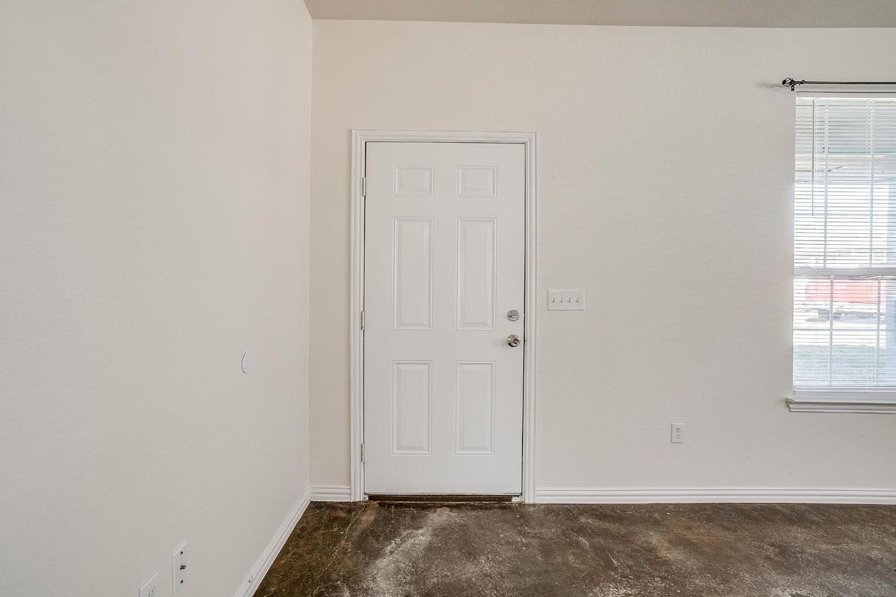 719 Hometown Village Ct - Photo 6 of 19