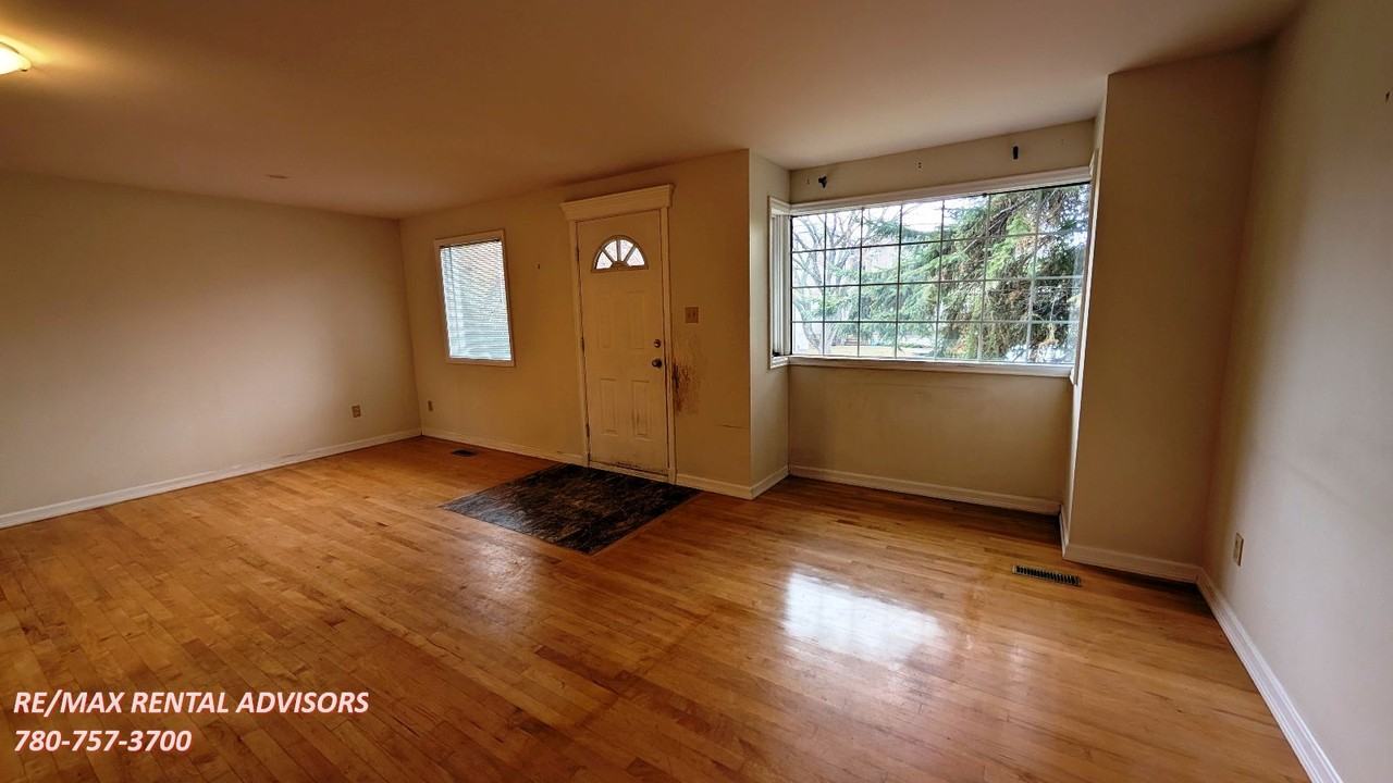 1732 23 Avenue Northwest - Photo 5 of 25