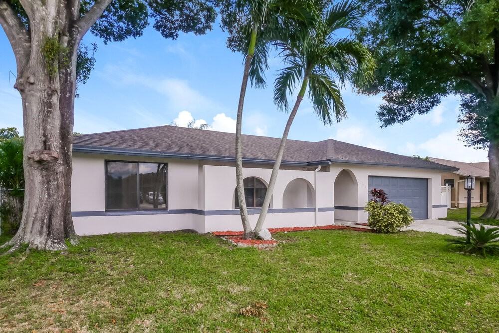 740 Nw 41st Way - Photo 3 of 16