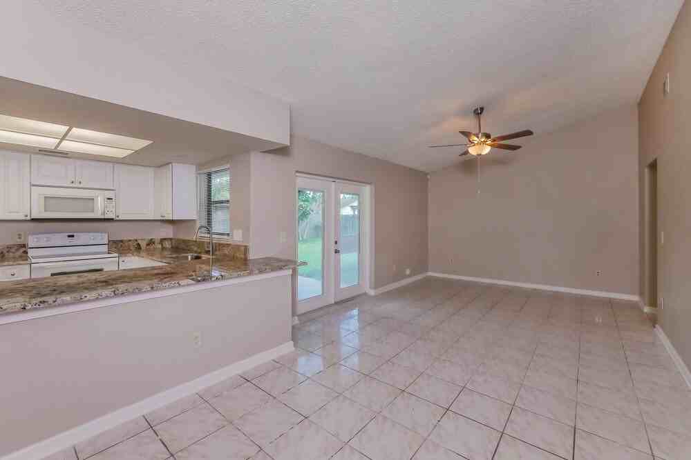 740 Nw 41st Way - Photo 7 of 16