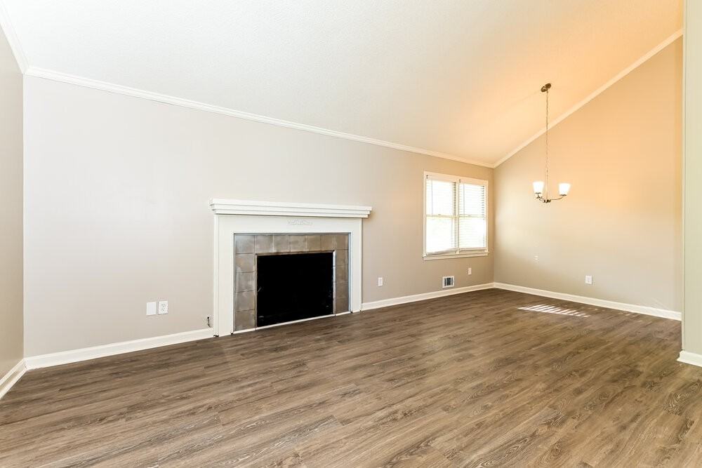 430 Rosehill Dr - Photo 4 of 16