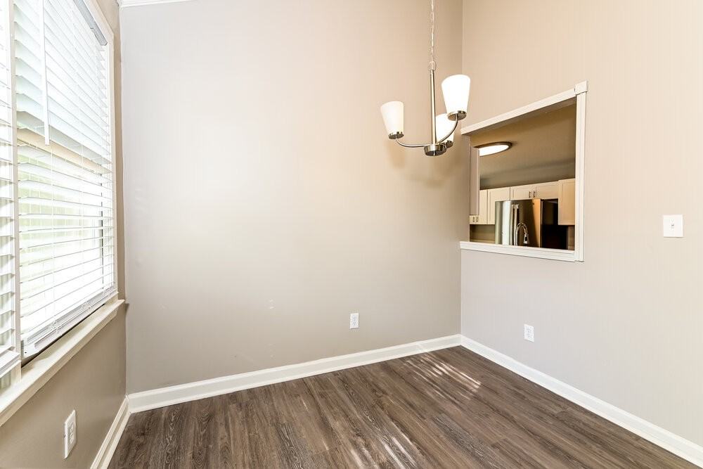 430 Rosehill Dr - Photo 5 of 16