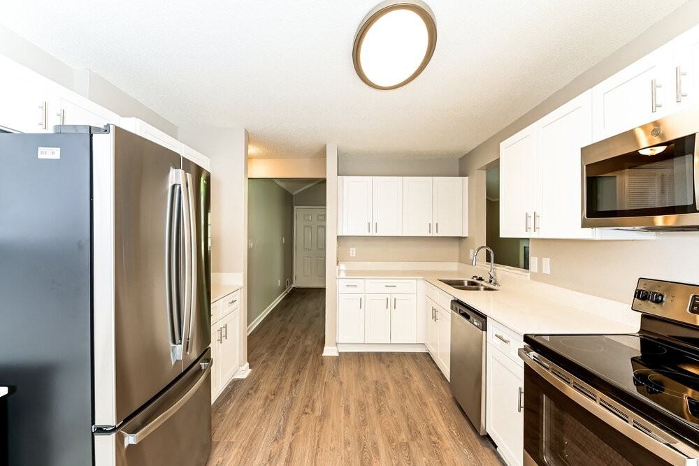 430 Rosehill Dr - Photo 7 of 16