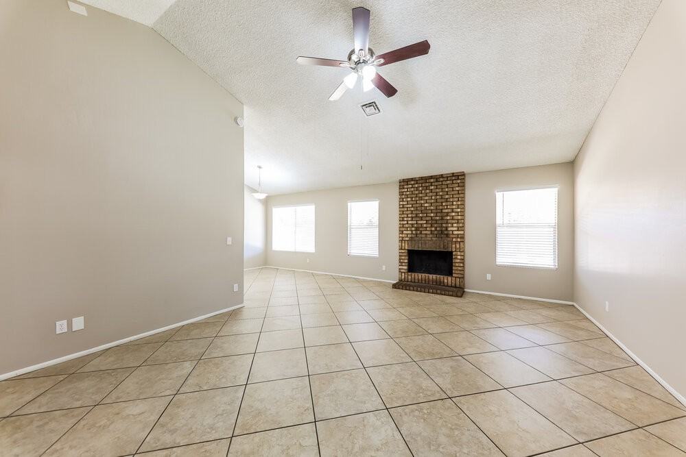 6533 W Grandview Rd - Photo 3 of 16