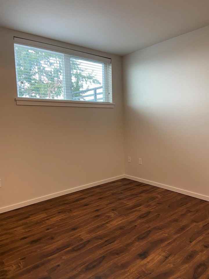 9039 Greenwood Ave N