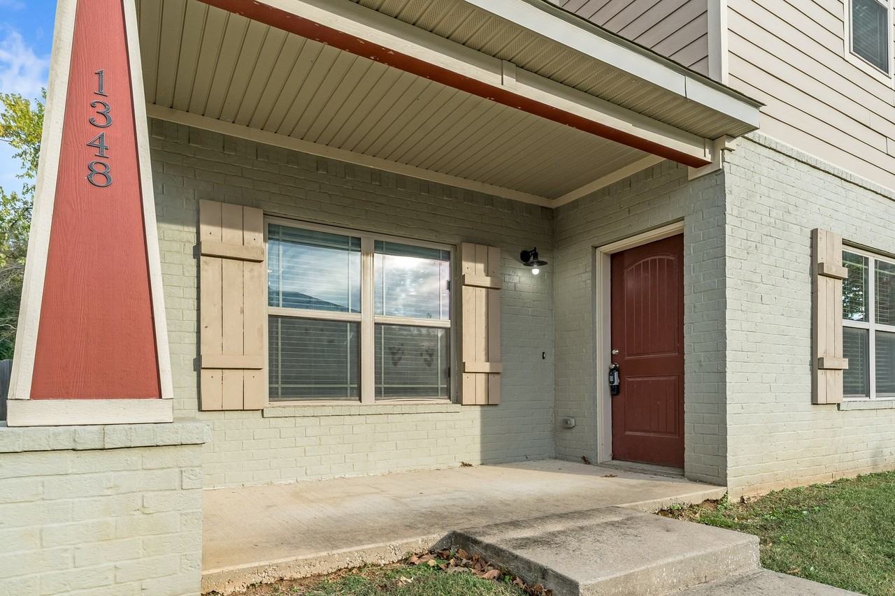 1348 N Corsica Dr - Photo 3 of 40