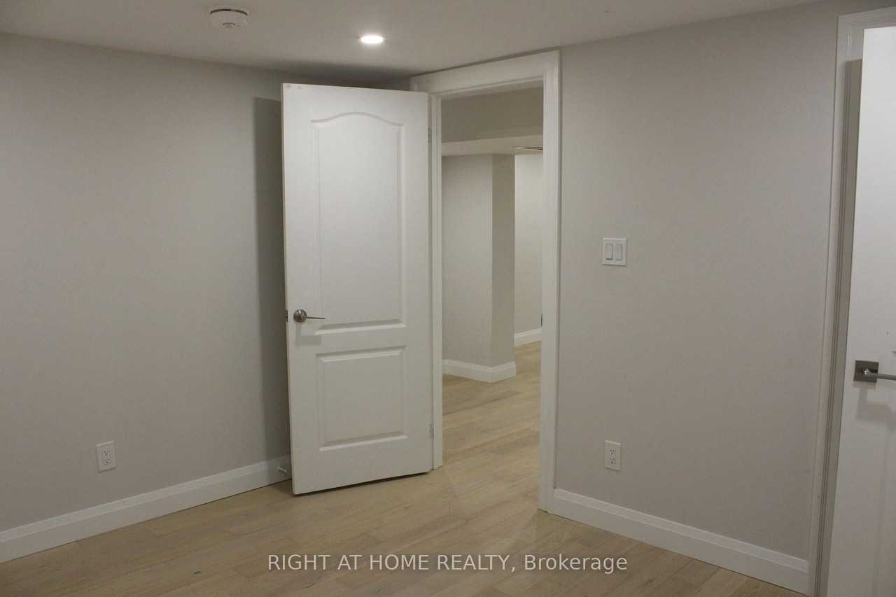 9 Farley Crescent - Photo 2 of 10