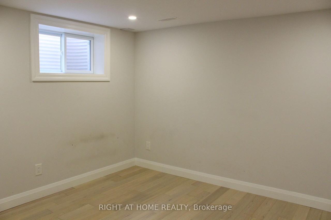9 Farley Crescent - Photo 4 of 10