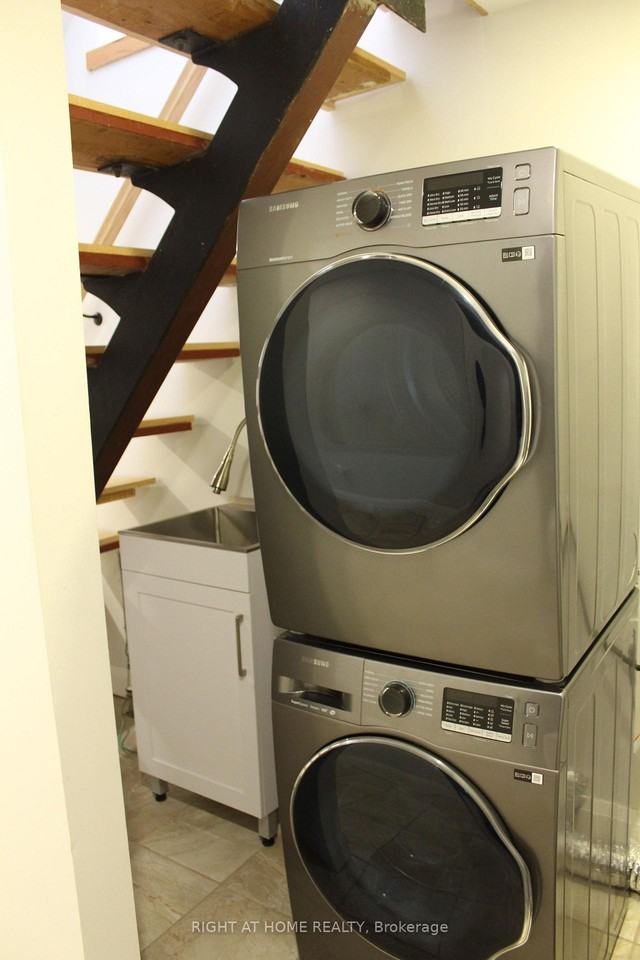9 Farley Crescent - Photo 5 of 10
