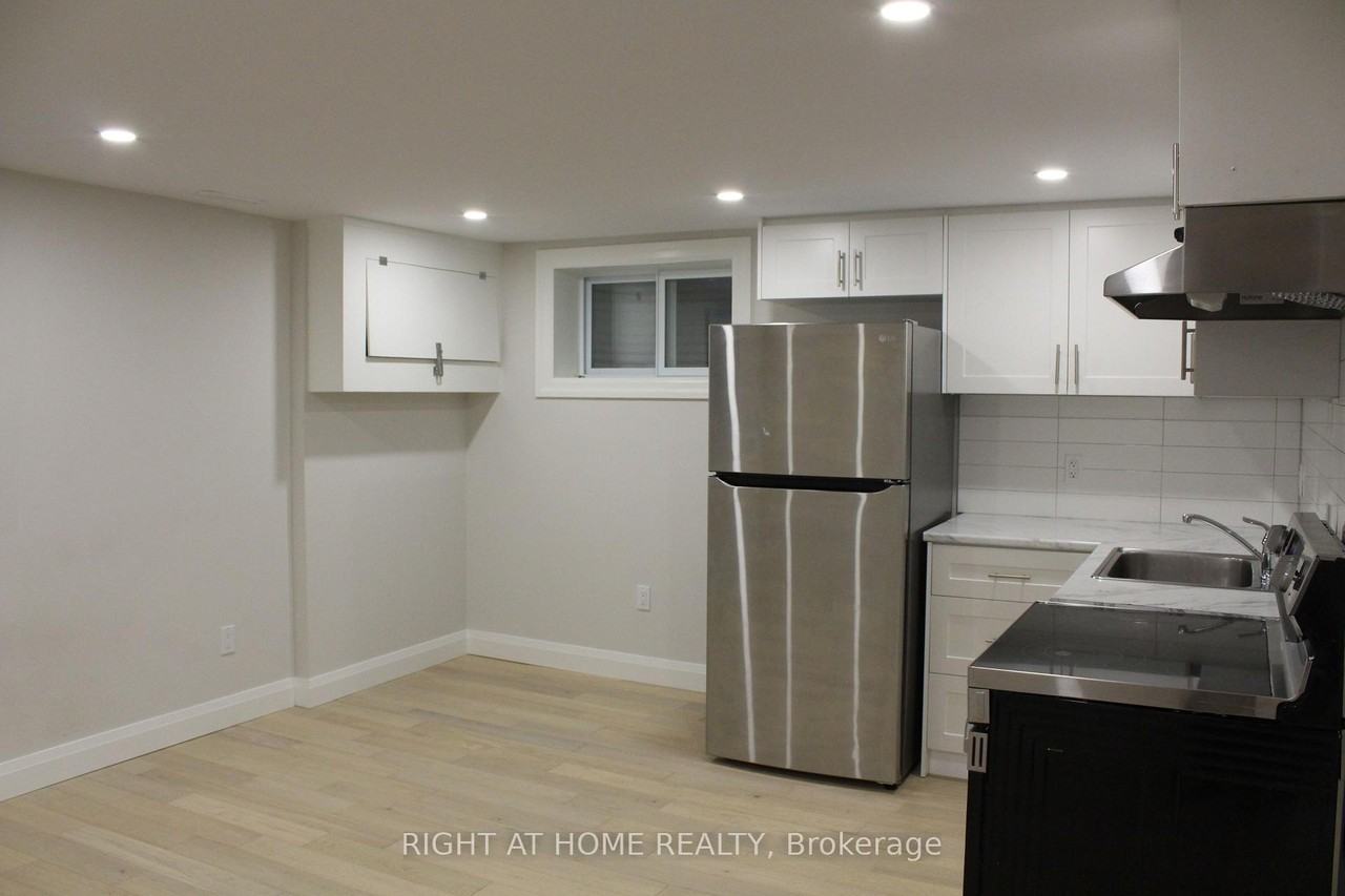 9 Farley Crescent - Photo 3 of 10