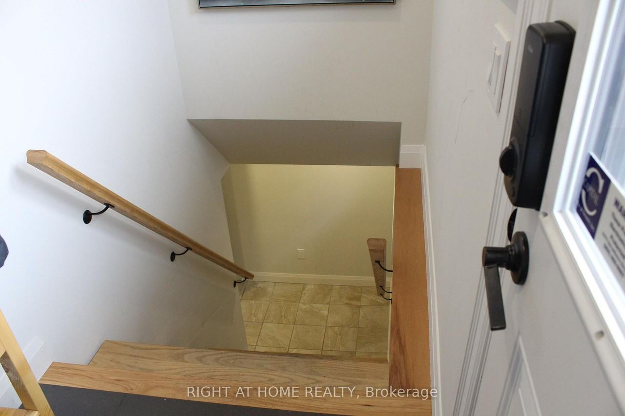 9 Farley Crescent - Photo 6 of 10