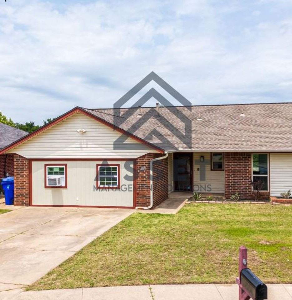 1605 Blessing Ct - Photo 4 of 24