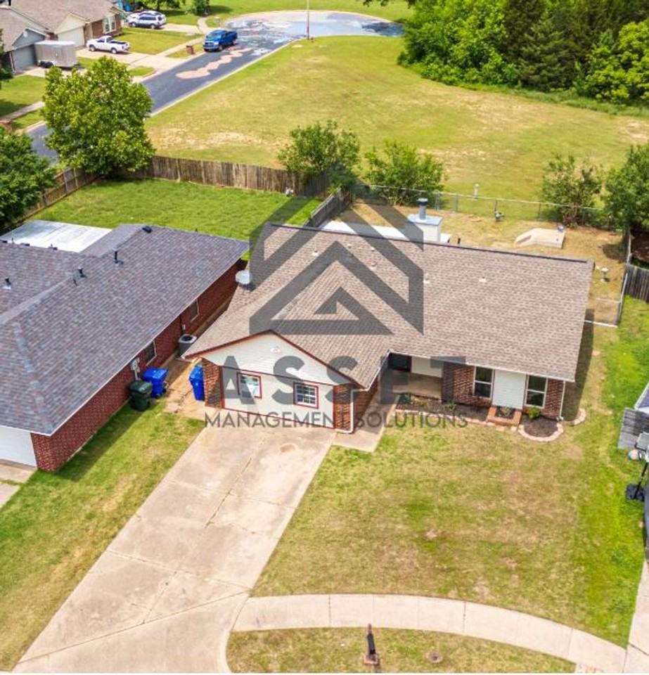 1605 Blessing Ct - Photo 5 of 24