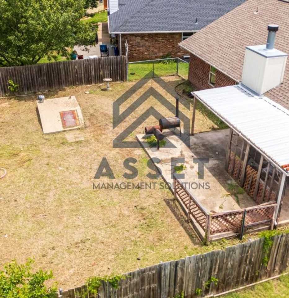 1605 Blessing Ct - Photo 6 of 24