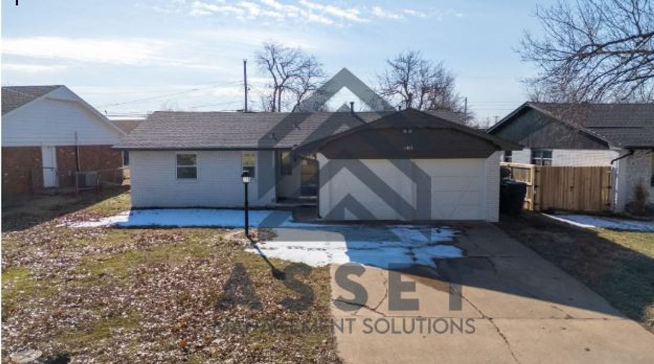 1424 Nw 104th St - Photo 3 of 20