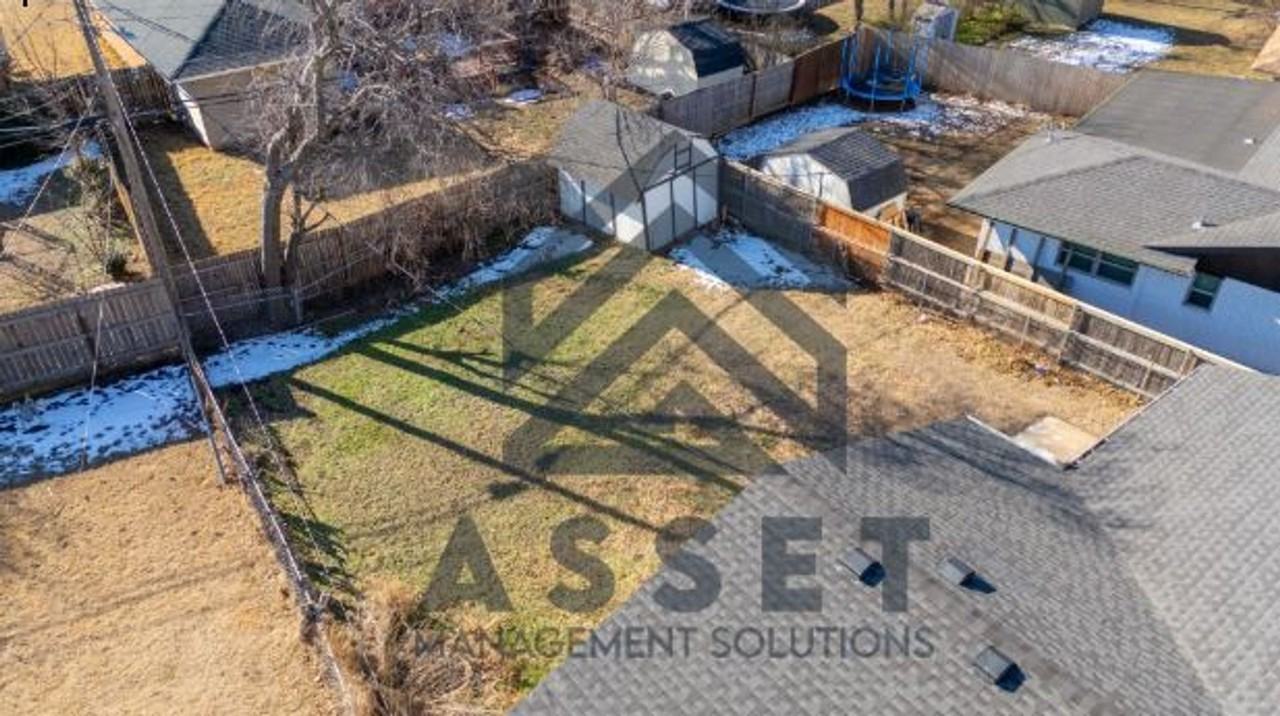 1424 Nw 104th St - Photo 4 of 20