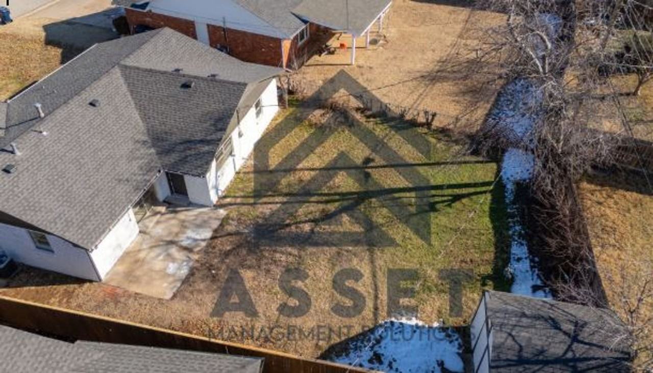 1424 Nw 104th St - Photo 5 of 20