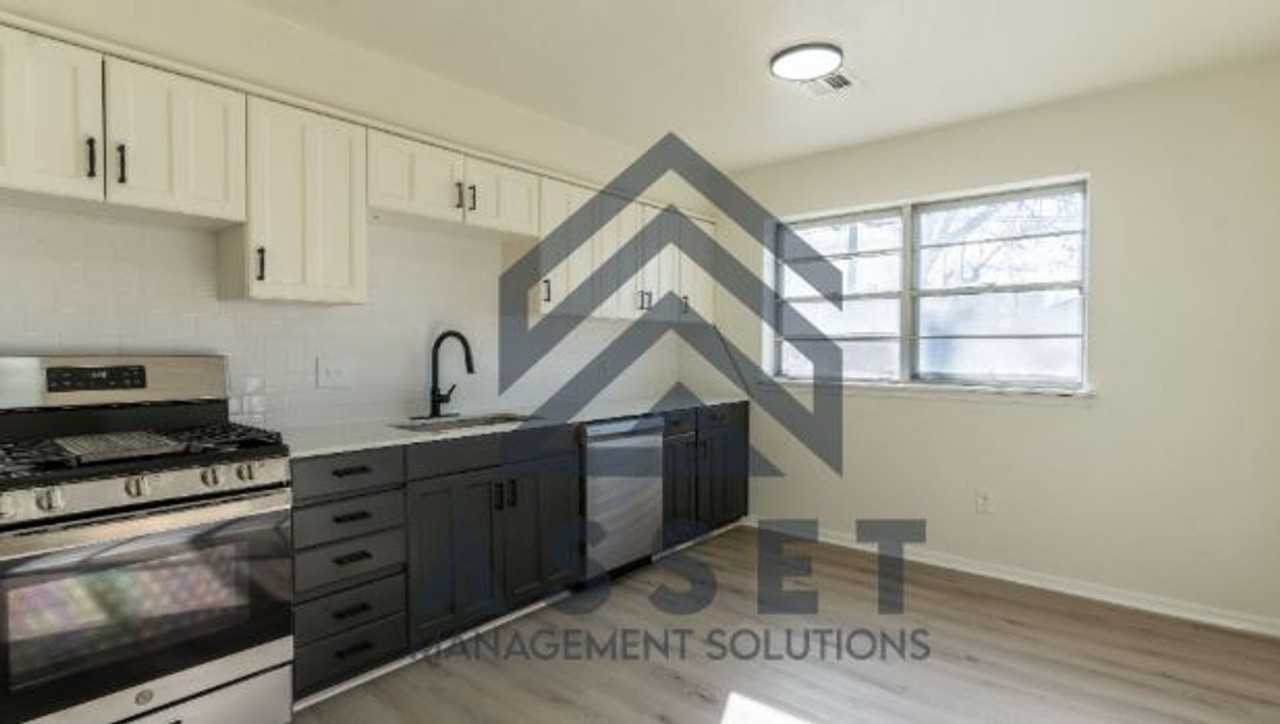 1424 Nw 104th St - Photo 7 of 20