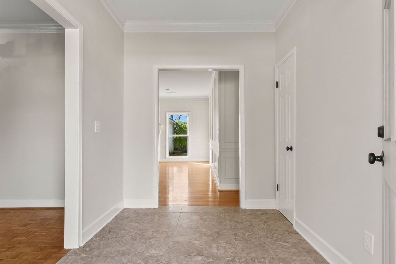 2714 Saratoga Ln - Photo 4 of 29