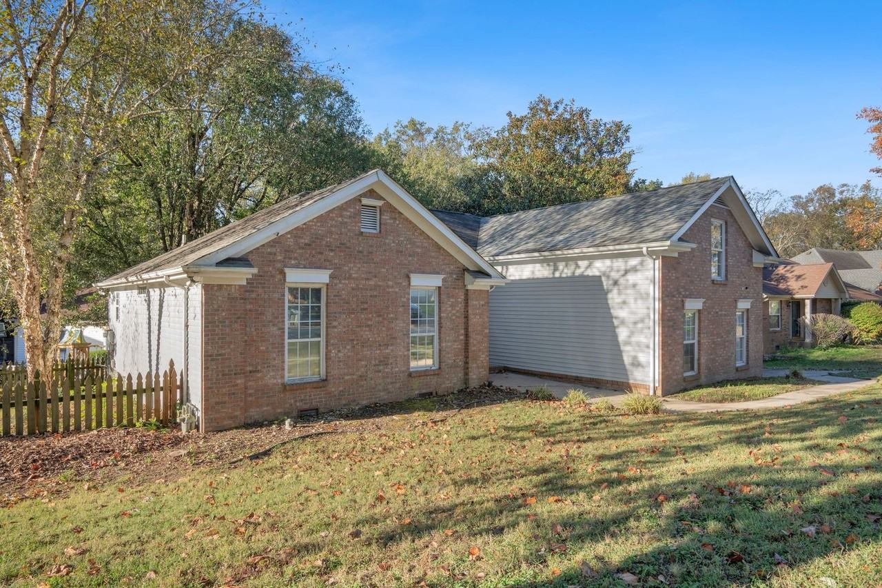 1409 Aaronwood Dr - Photo 3 of 34