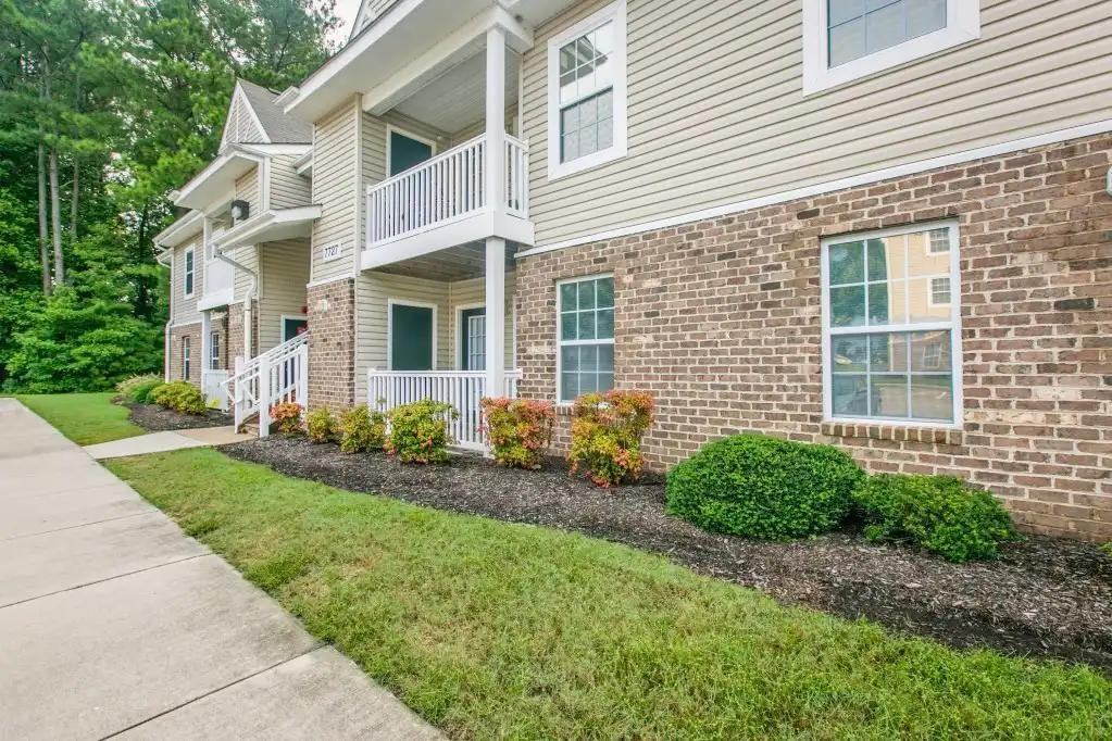 7721 Croaker Rd - Photo 2 of 23