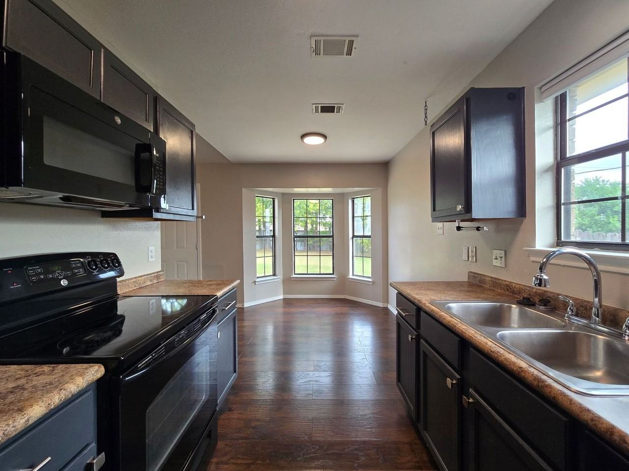 809 Lisa Ln - Photo 5 of 26