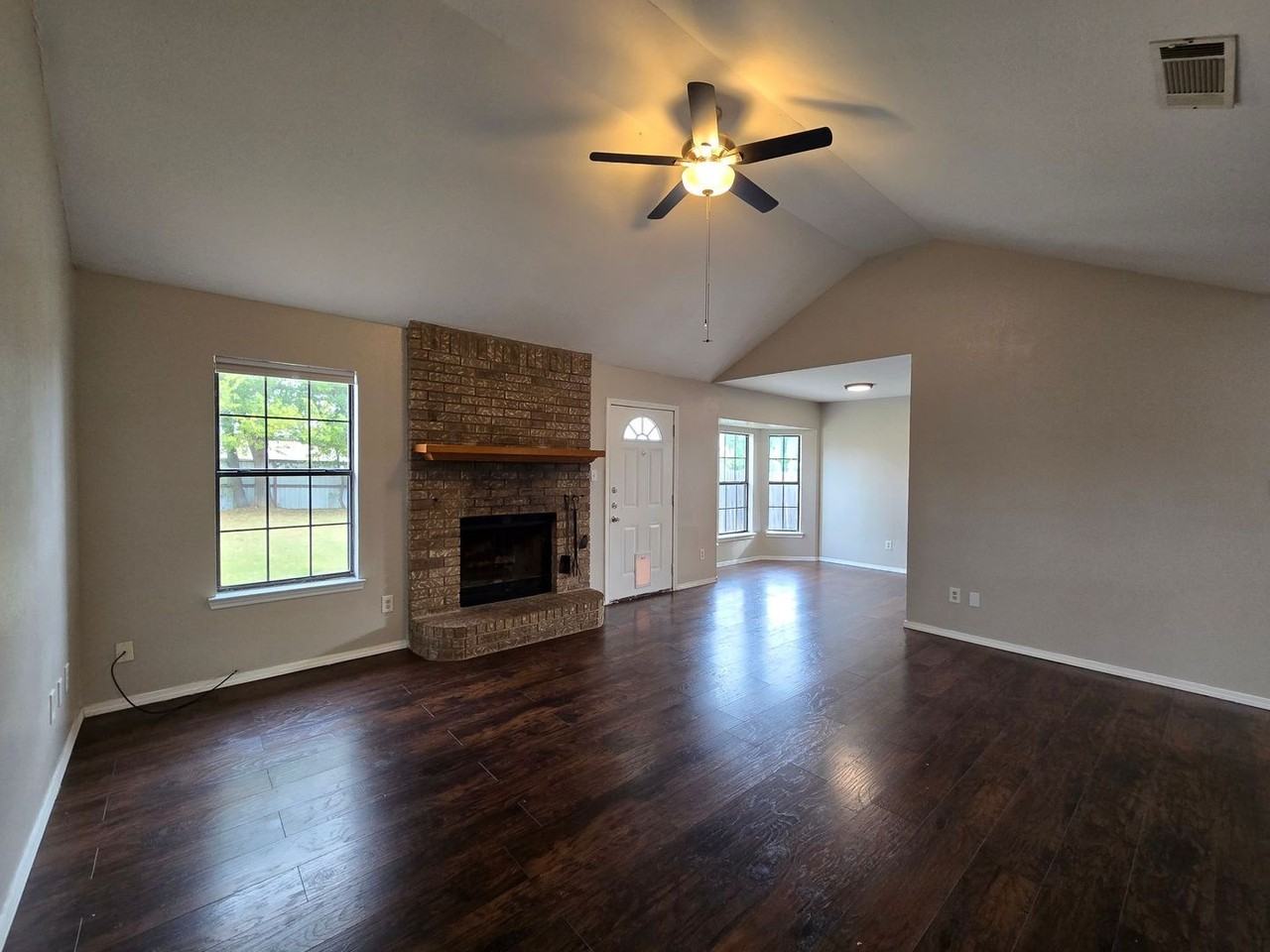 809 Lisa Ln - Photo 7 of 26