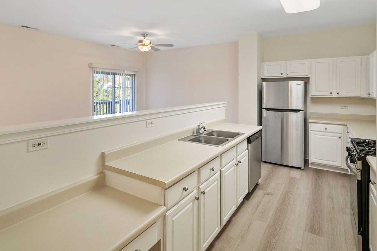 1141 Mount Vernon Dr - Photo 3 of 20