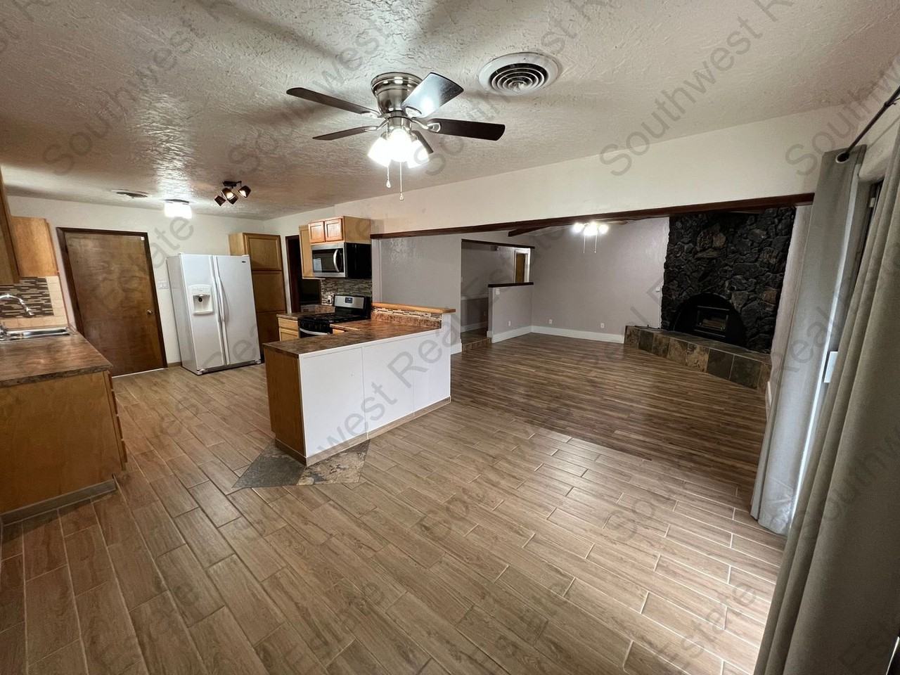 1800 Courtland Cir - Photo 3 of 15