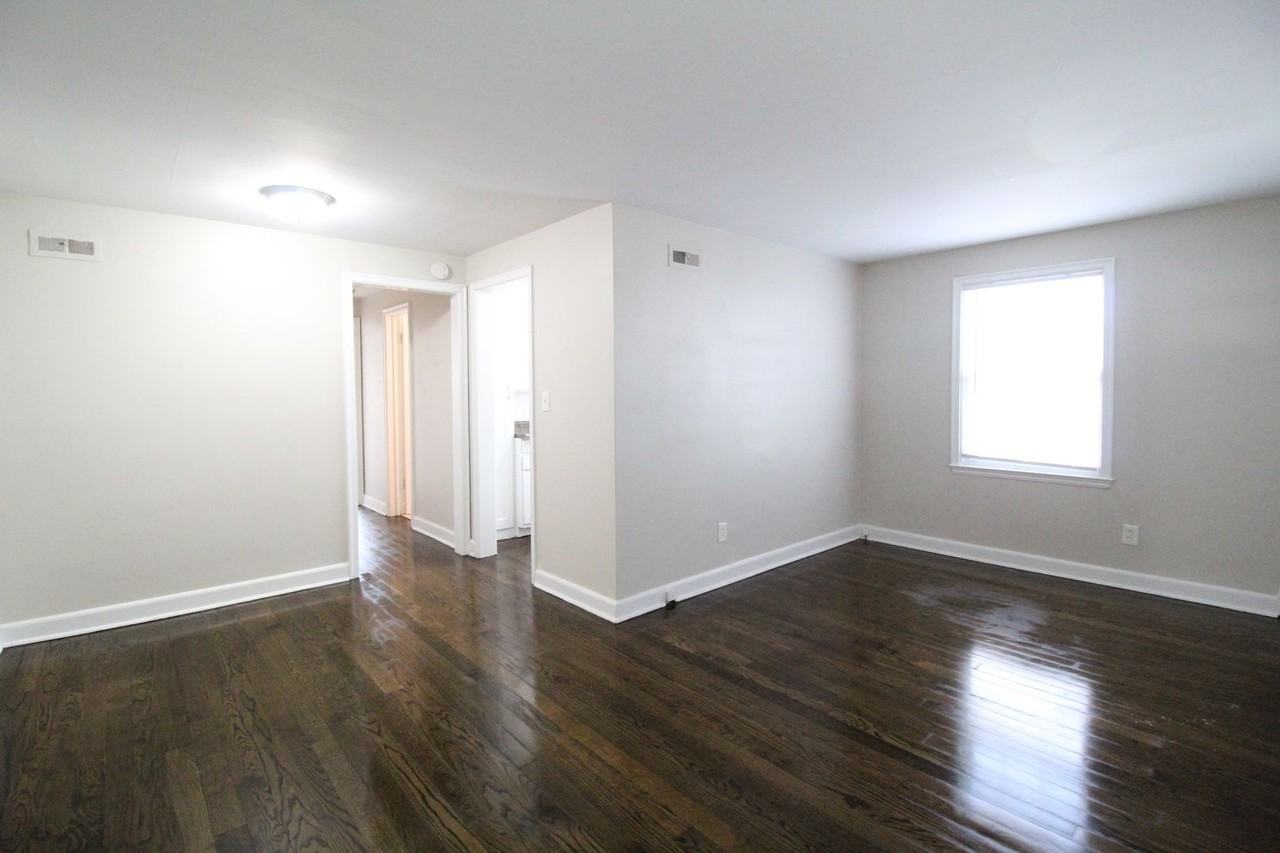 306 E 28th Ave - Photo 3 of 8