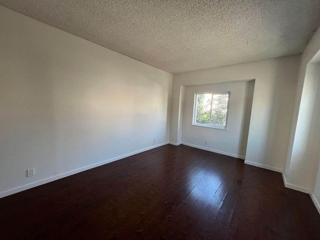 2600 8th - Photo 5 of 33