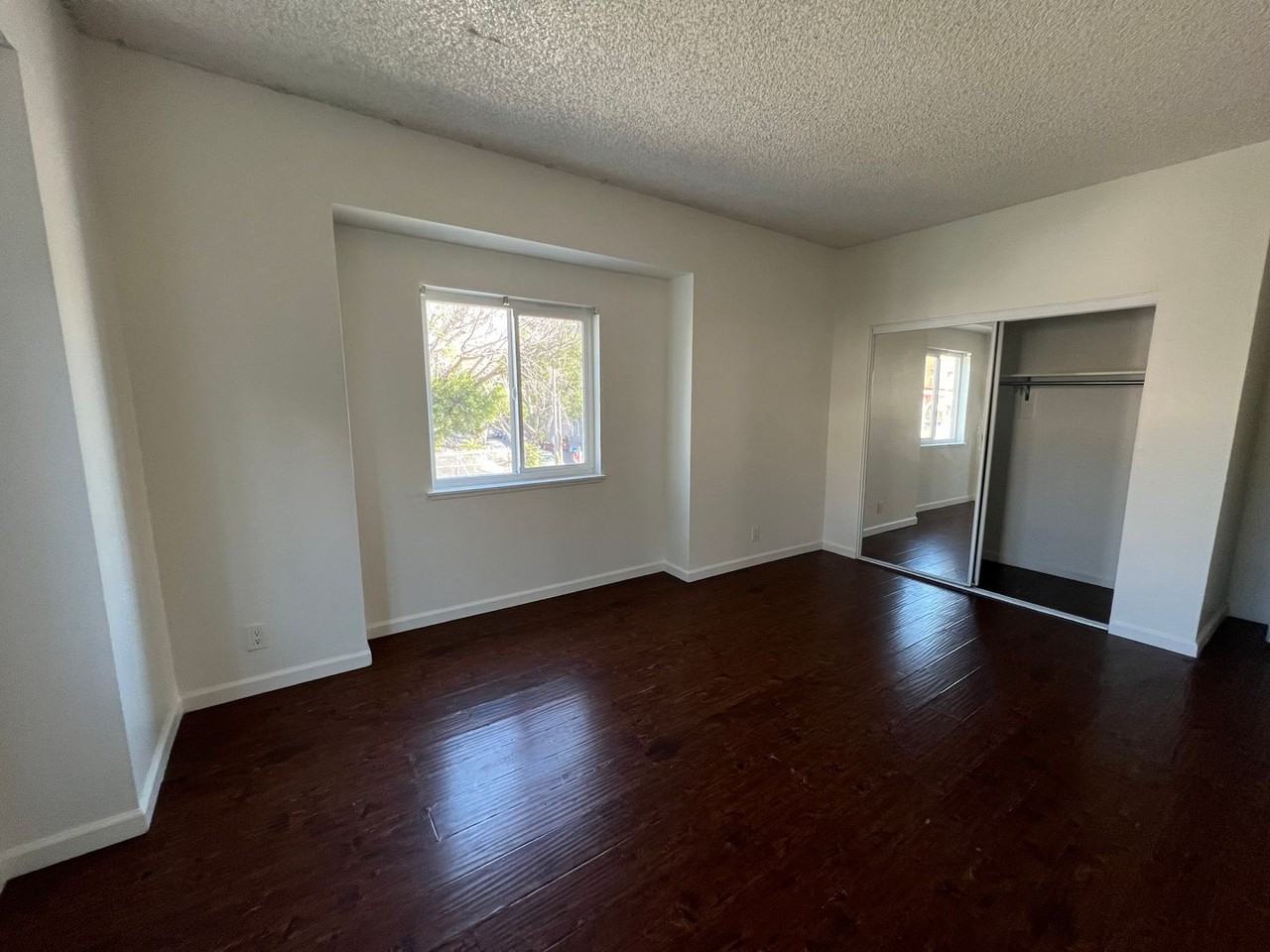 2600 8th - Photo 7 of 33