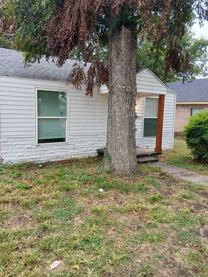 3322 Goldspier Dr - Photo 4 of 16