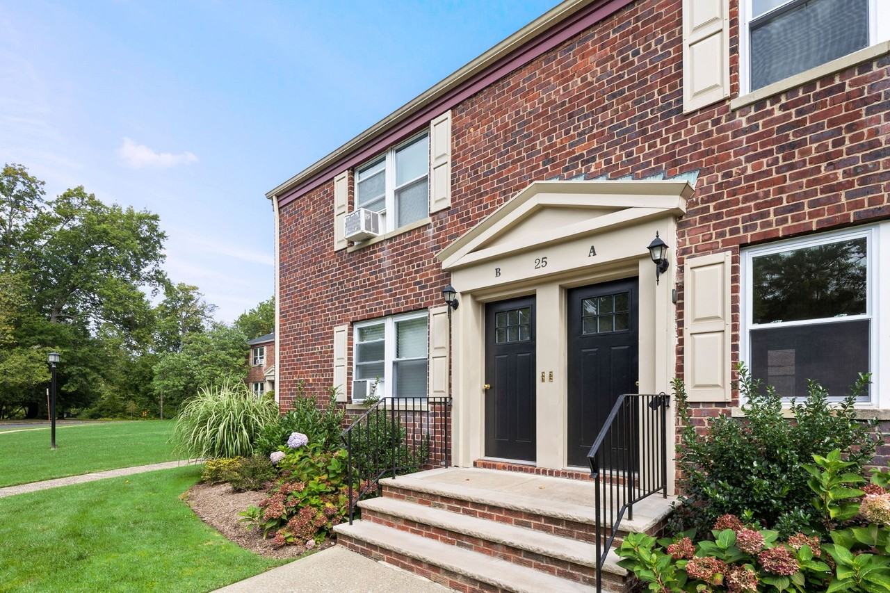 Park View At Montclair - Photo 3 of 19