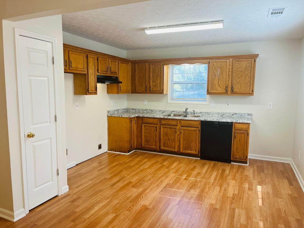 133 Callie Rd - Photo 3 of 28